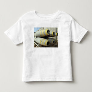 Camiseta Infantil Seis bombas GBU-12 sentam-se em uma cremalheira