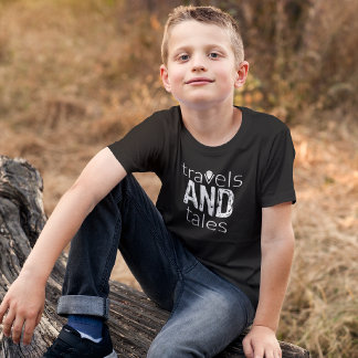 Camiseta Infantil Travels and Tales [Logo Branco]