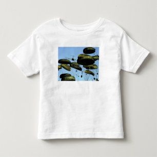 Camiseta Infantil Um C-17 Globemaster III da força aérea de E.U.