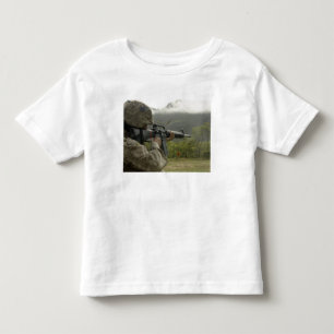 Camiseta Infantil Um fuzileiro naval conduz brocas