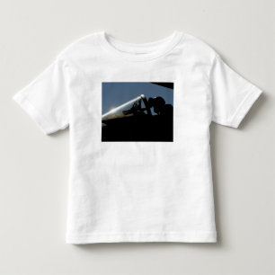 Camiseta Infantil Um piloto prepara-se para a decolagem