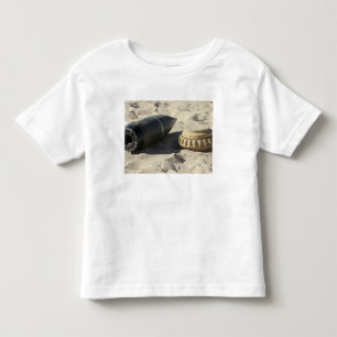 Camiseta Infantil Uma exposição estática de um escudo convertido