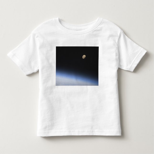 Camiseta Infantil Uma lua gigante visível acima da atmosfera terrest (Frente)
