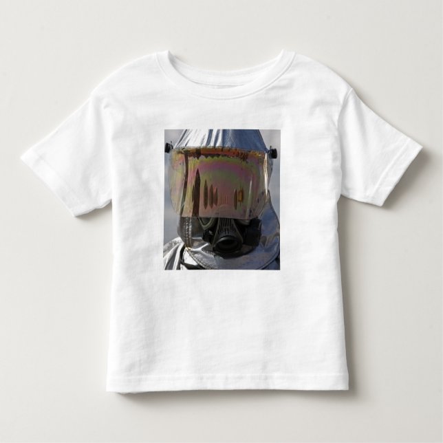 Camiseta Infantil Vista aproximada de um bombeiro (Frente)