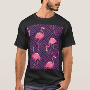 Camiseta Inflamingos, fundo geométrico roxo.