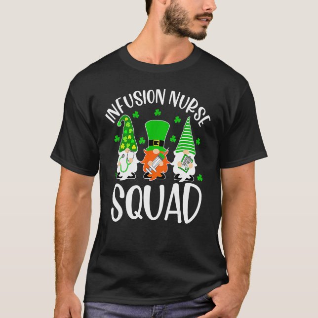 Camiseta Infusion Nurse Squad Nursing St Patrick Day Gnomes (Frente)