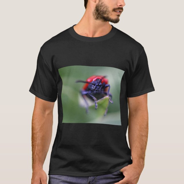 Camiseta Insect Art Tee – Nature’s Tiny Beauty in Style (Frente)