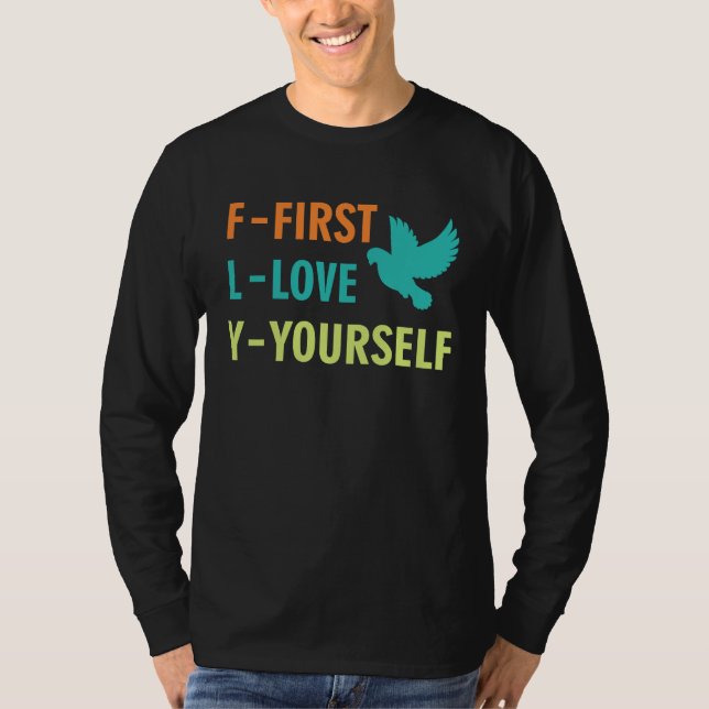 Camiseta Inspirational  First Love Yourself  Motivational Q (Frente)