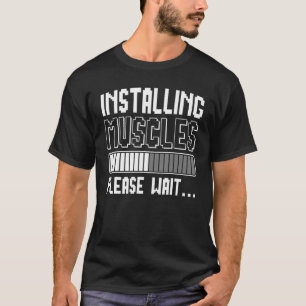 Camiseta Instalando Músculos Por Favor Aguarde Treino de Gi