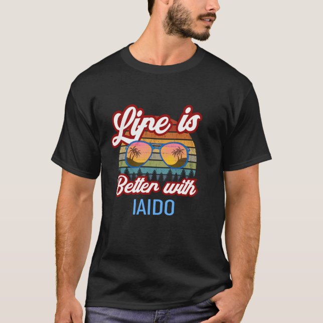 Camiseta Instrutor de Iaido  Aluno de Iaido  A Vida É Melho (Frente)