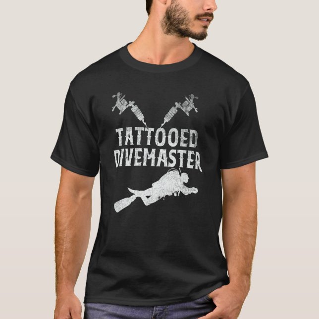 Camiseta Instrutor de mergulho com tatuagens Divemaster (Frente)
