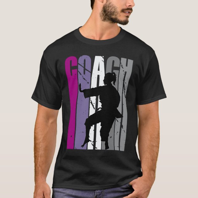 Camiseta Instrutor Feminino de Karatê Mestre Clássico Retro (Frente)