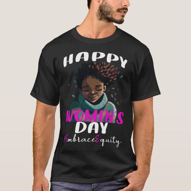 Camiseta International Womens Day 2023 Embrace Equity 8 Mar (Frente)