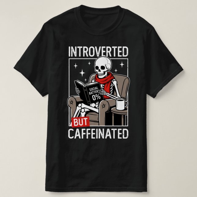 Camiseta Introverted But Caffeinated Social Battery Skeleto (Frente do Design)