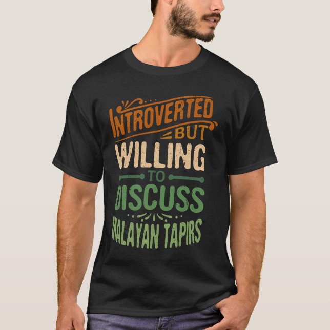 Camiseta Introverted But Willing To Discuss Malayan Tapirs (Frente)