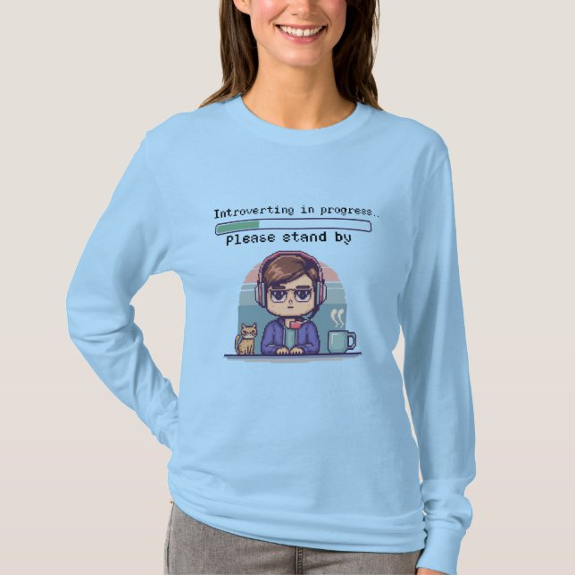 Camiseta Introvertendo em Andamento – Pixel Retro Divertido (Frente)