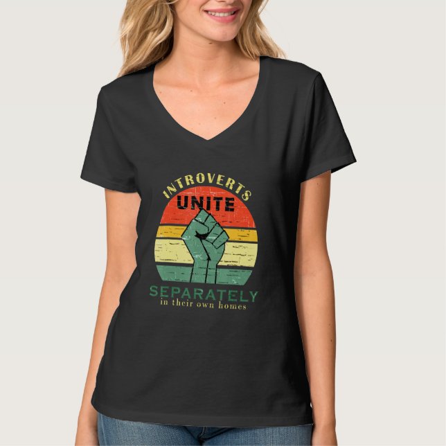Camiseta Introvertidos se Unem Separadamente Em Suas Própri (Frente)
