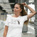 Camiseta Inútil como o T em Pinot Grigio Funny Wine<br><div class="desc">"Hoje vou ser tão inútil quanto o 't' em Pinot Grigio." Esqueça essa longa lista de coisas a fazer pelo dia e desfrute de um copo ou dois de Pinot com sua excelente amiga Blanca, amante de vinho branco e primo de O Cabernet Cat de vinho engraçado cita fama. Mas,...</div>