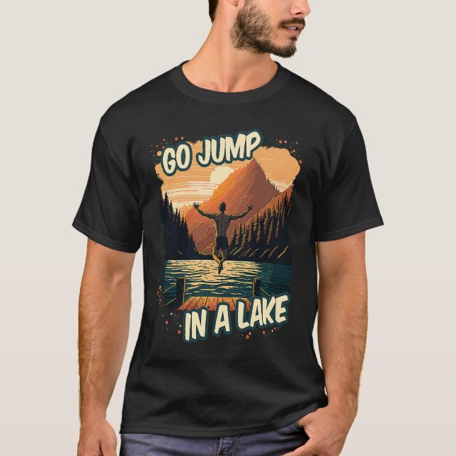 Camiseta Ir Saltar Em Uma Natação De Lago Ao Largo Da Monta (Frente)