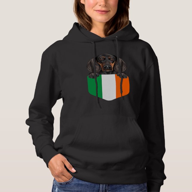 Camiseta Ireland Flag Black and Tan Coonhound Dog In Pocket (Frente)