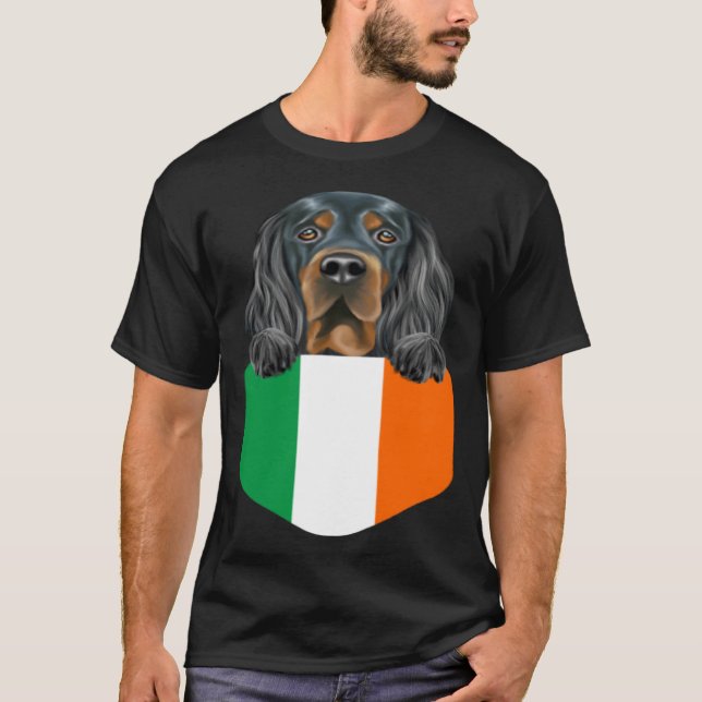Camiseta Ireland Flag Gordon Setter Dog In Pocket (Frente)