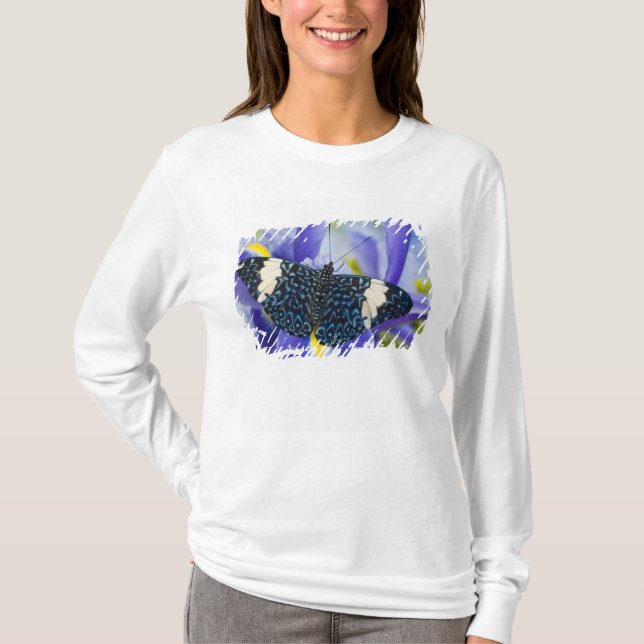 Camiseta Íris Roxa de Borboleta Tropical (Frente)