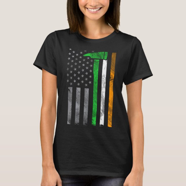 Camiseta Irish American Us Flag Firefighter Axe Fire St Pat (Frente)