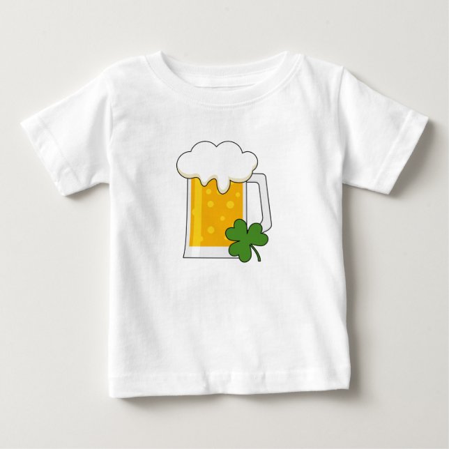 Camiseta Irish Beer Mug com Shamrock Clover (Frente)