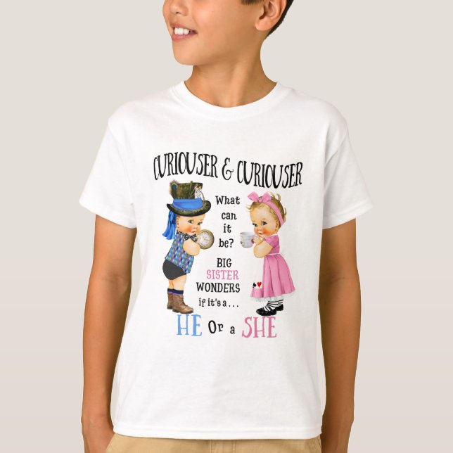 Camiseta Irmã Grande "Curiouser" (Frente)