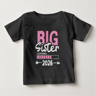 Camiseta Irmã Mais Velha Carregando 2026 Promovida a Irmã M