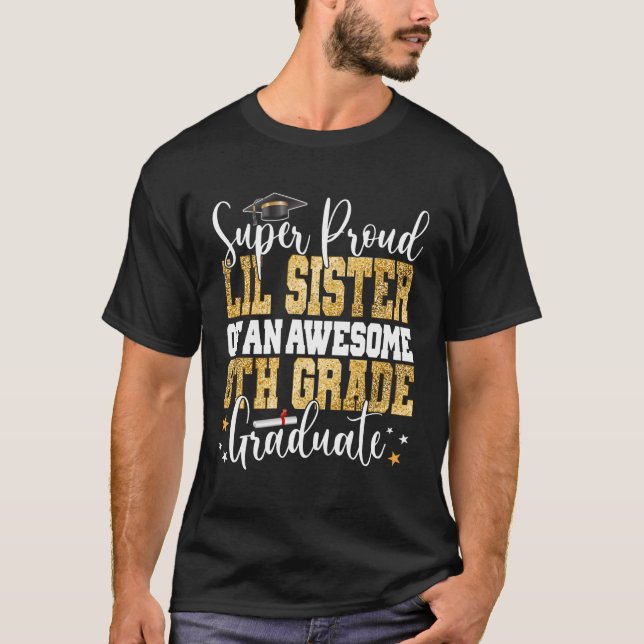 Camiseta Irmã Mil Super Orgulhosa De Uma Gra Do 8º Grau Inc (Frente)