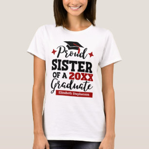 Camiseta Irmã Orgulhosa de um boné vermelho-formando 2022