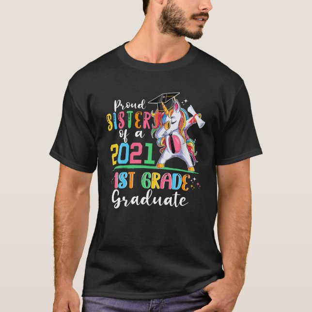 Camiseta Irmã Orgulhosa De Um Mais velho De Formando De For (Frente)