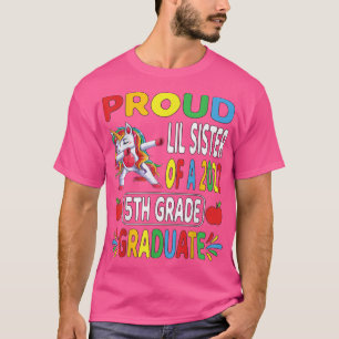 Camiseta Irmã Orgulhosa do Formando 5 2022 Dabbin