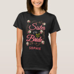 Camiseta Irmã Personalizada do Ensaio de Casamento da Noiva<br><div class="desc">Linda irmã floral da camisa da Noiva para os ensaios de casamento,  festa de solteira e recepção. Personalize isso adicionando um nome quando você clica no botão "Personalizar" acima.</div>