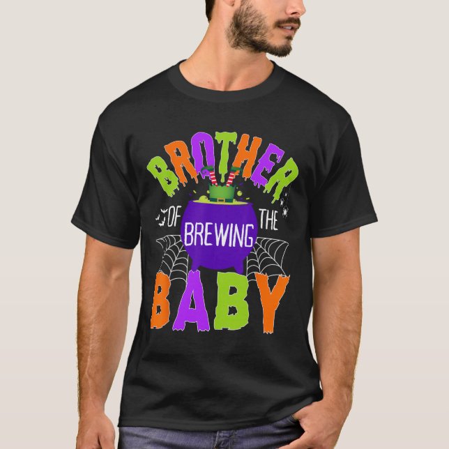 Camiseta Irmão Da Criação Por Homens Do Dia Das Bruxas Cria (Frente)