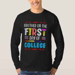 Camiseta Irmão No Primeiro Dia Da Faculdade Mãe Pai De Volt