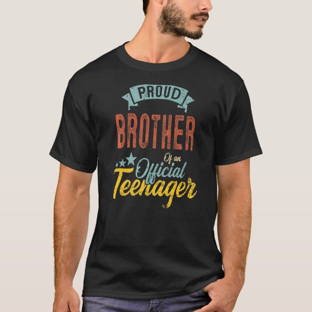 Camiseta Irmão Orgulhoso Da 13 Oficial De Adolescente No Di (Frente)