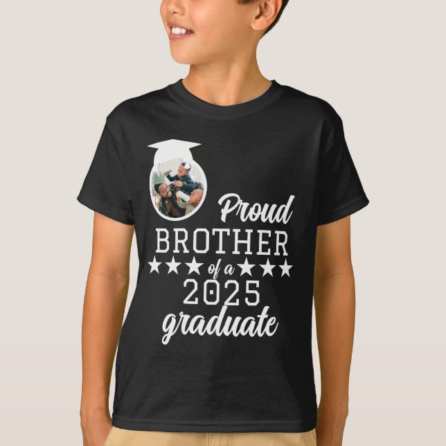 Camiseta Irmão Orgulhoso de um Graduação da Família de Form (Frente)