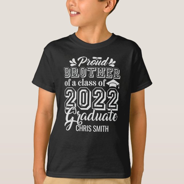 CAMISETA IRMÃO ORGULHOSO DE UMA CLASSE DE FORMANDO DE 2022 (Frente)