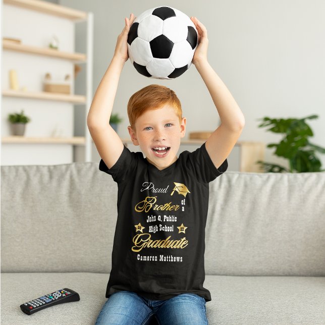 Camiseta Irmão Orgulhoso do Nome do Formando | Graduação es (Criador carregado)