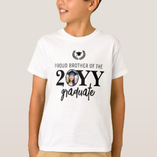 Camiseta Irmão Orgulhoso e Personalizado do Formando