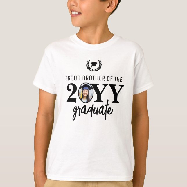 Camiseta Irmão Orgulhoso e Personalizado do Formando (Frente)