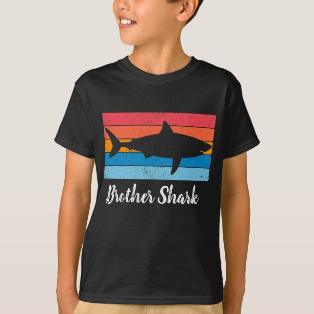 Camiseta Irmão Shark Simple Shark Cutout Retro (Frente)