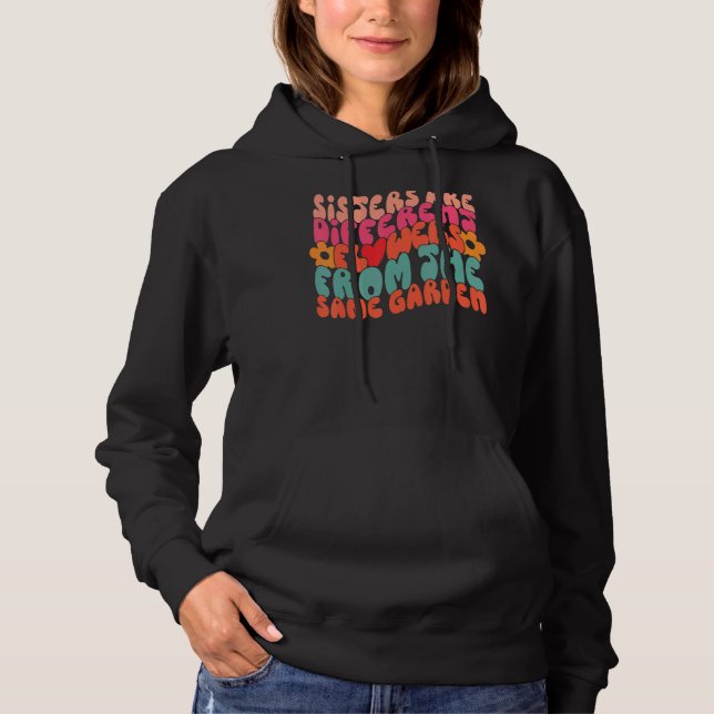 Camiseta Irmãs São Flores Diferentes Do Mesmo Jardim (Frente)