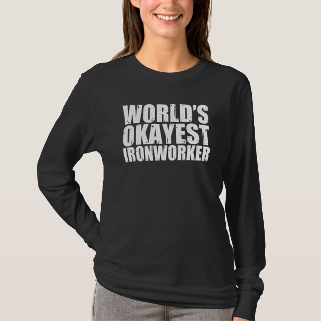 Camiseta Ironworker World's Okayest Engraçado (Frente)