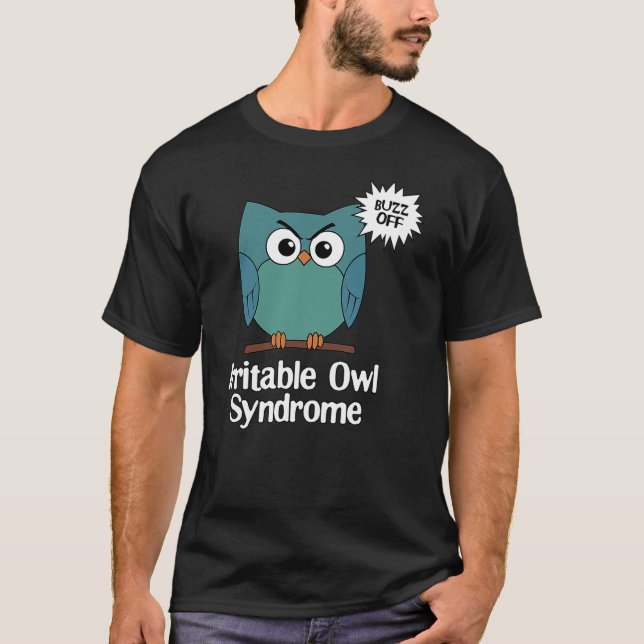 Camiseta Irritable Owl Syndrome Funny Grumpy Owl Sarcastic  (Frente)