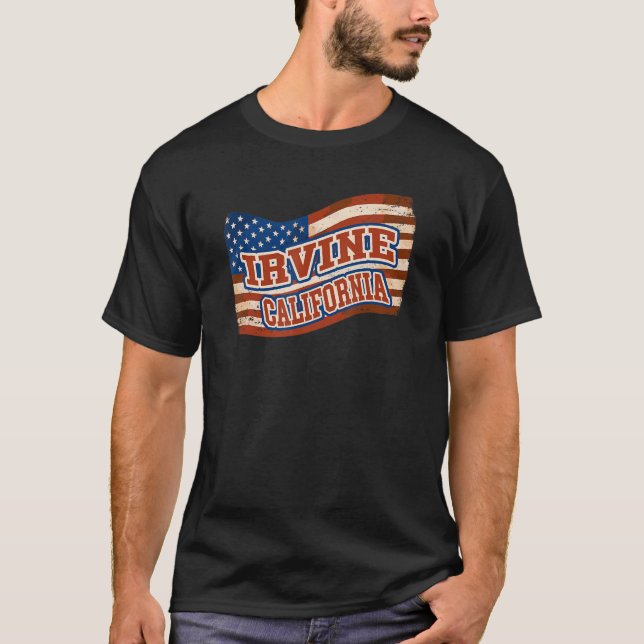 Camiseta Irvine City California Vintage American Flag (Frente)