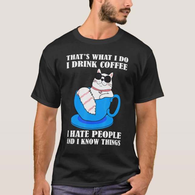 Camiseta Isso É O Que Eu Faço Eu Bebo Café E Eu Sei Disso (Frente)