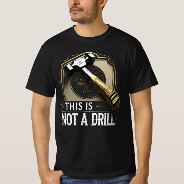 Camiseta Isso Não é uma Broca – Gráfico de Martelo Engraçad (Frente)